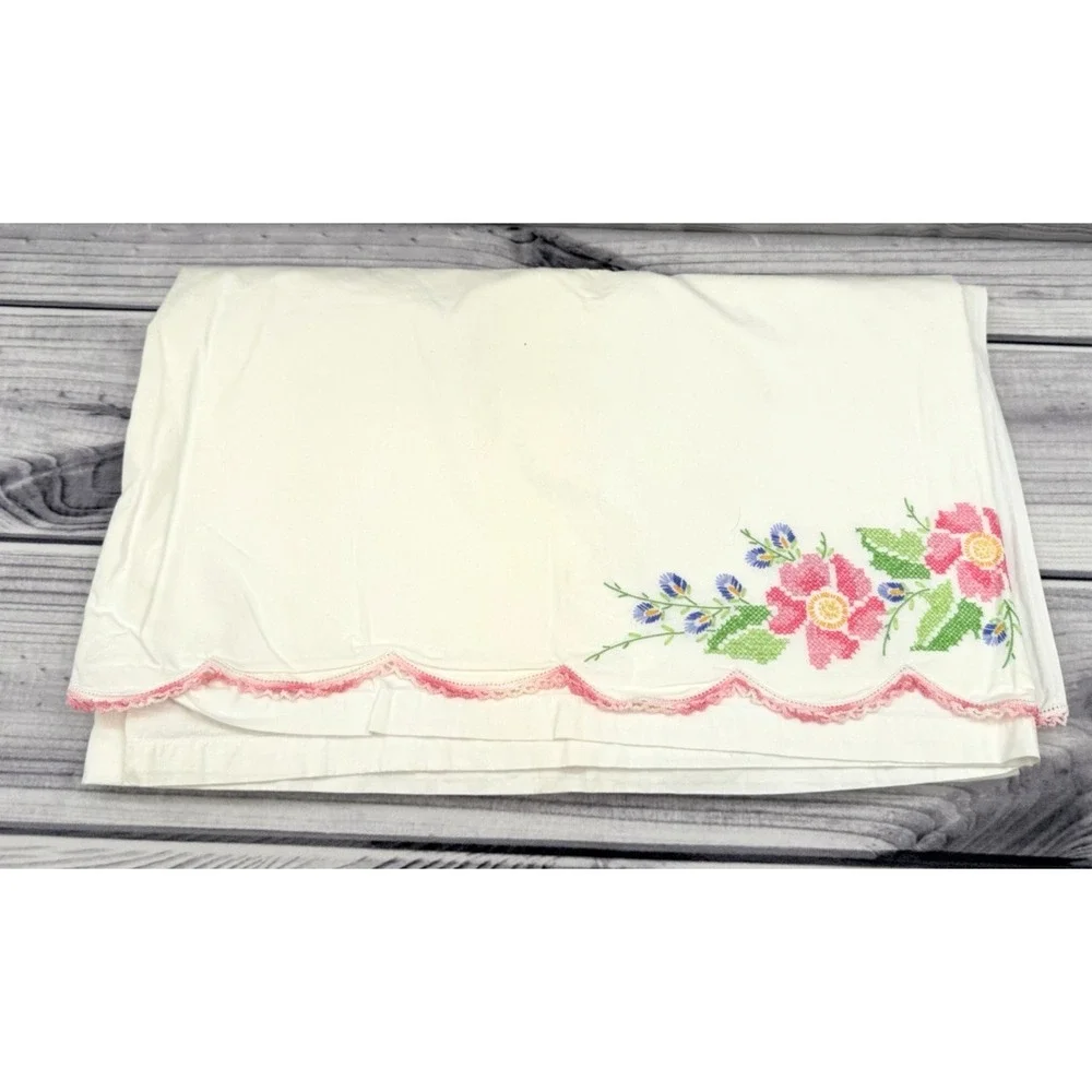 VINTAGE FLORAL EMBROIDERED FULL SIZE FLAT SHEET WITH PINK CROCHET TRIM